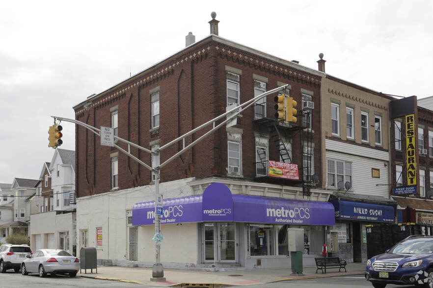 700 Broadway, Bayonne, NJ for sale - Primary Photo - Image 1 of 1