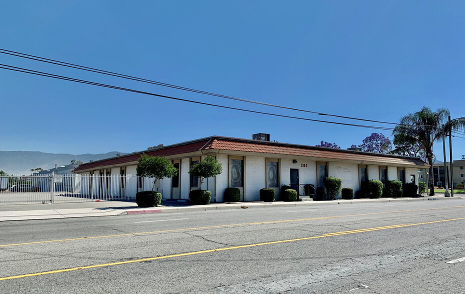 202 W Rialto Ave, San Bernardino, CA for rent - Primary Photo - Image 1 of 14