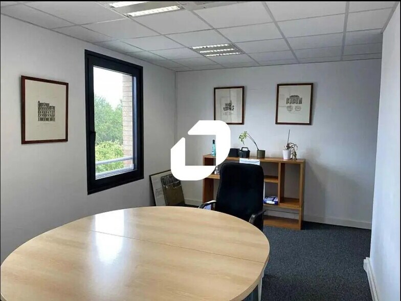 Office in Lille to rent - Building Photo - Image 2 of 7