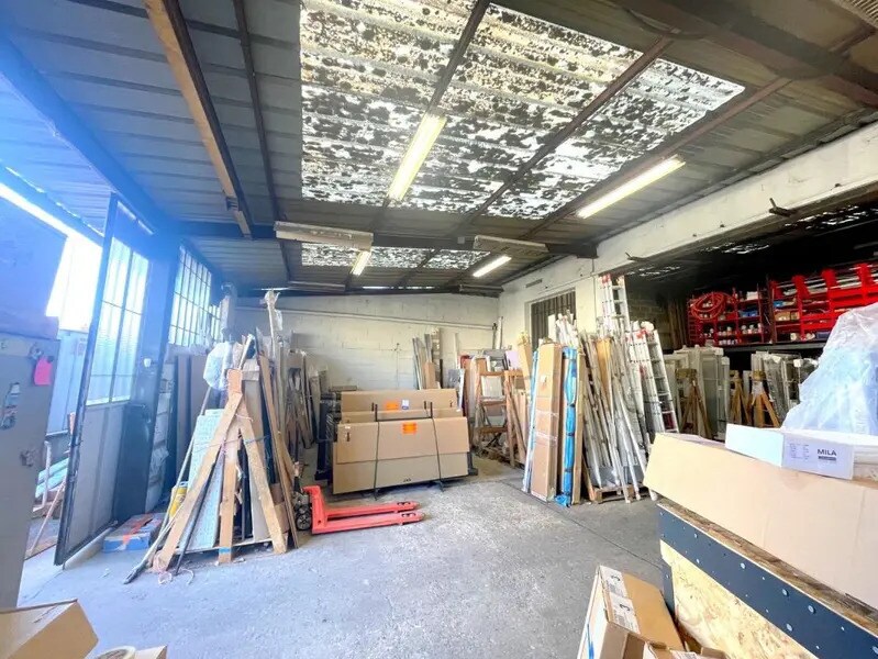 Light Industrial in Sartrouville to rent Interior Photo- Image 1 of 8