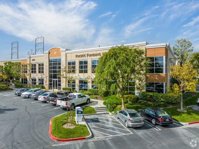 27433 Tourney Rd, Valencia, CA to rent - Building Photo - Image 2 of 21