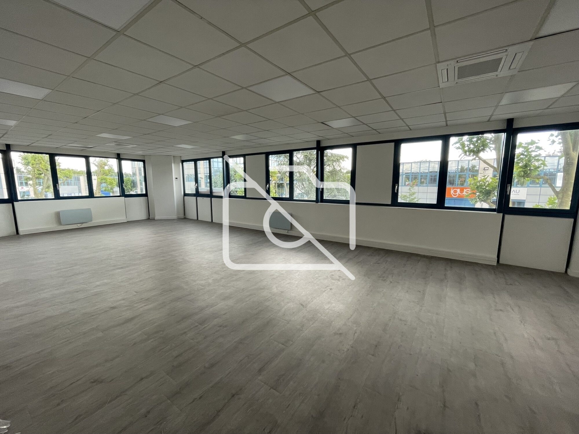 Office in Fresnes to rent Interior Photo- Image 1 of 7