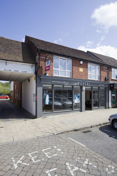 12A The Square, Wickham to rent - Primary Photo - Image 1 of 2