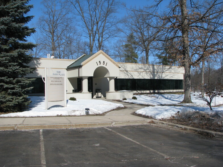 1525-1551 Park Pl, Ashwaubenon, WI for rent - Building Photo - Image 3 of 6