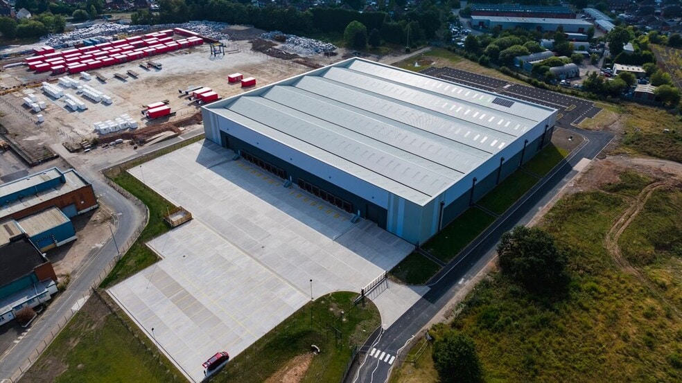 73 Parkdale, Telford to rent - Building Photo - Image 3 of 4