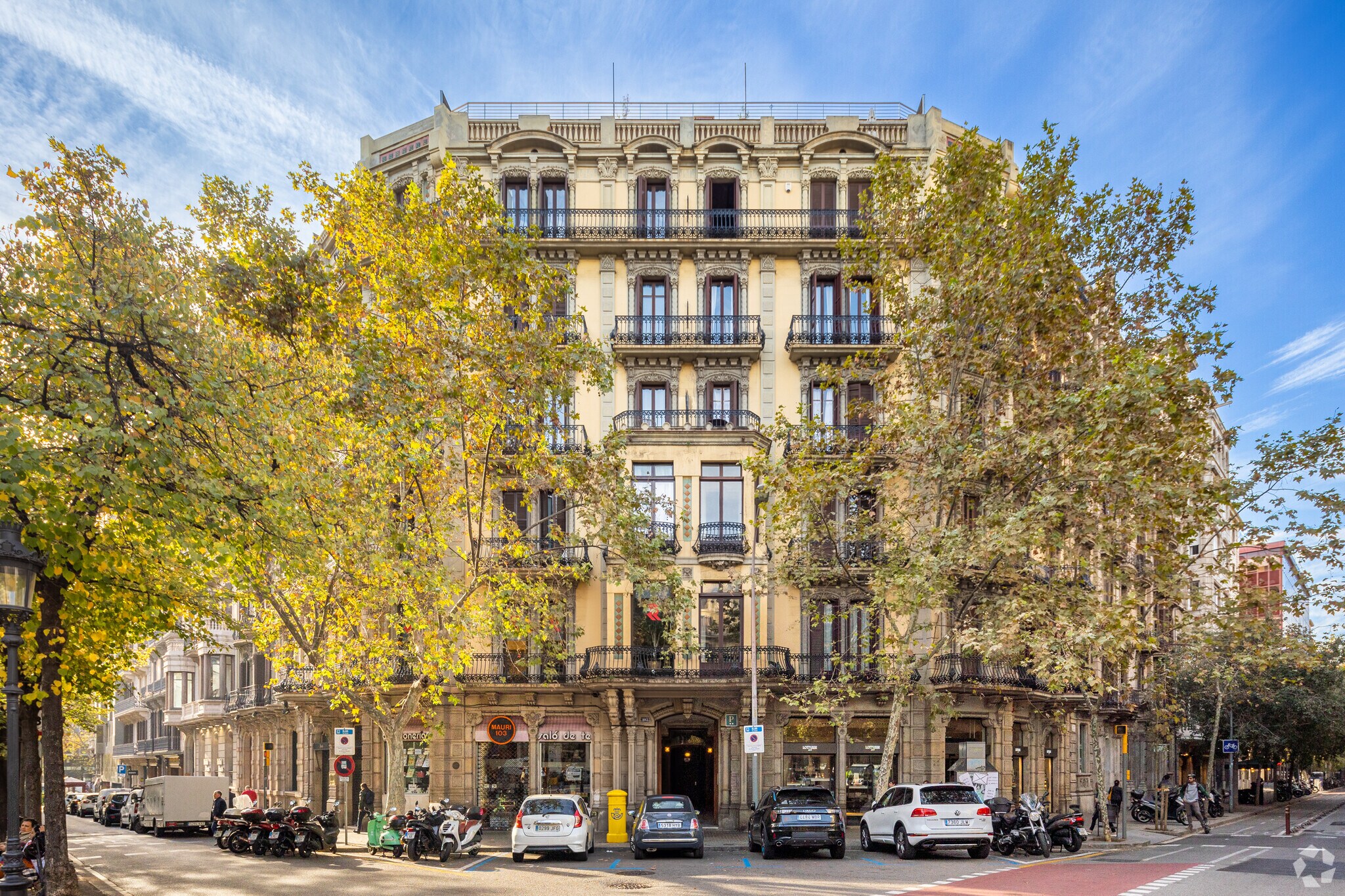 Retail in Barcelona, Barcelona to rent Primary Photo- Image 1 of 4