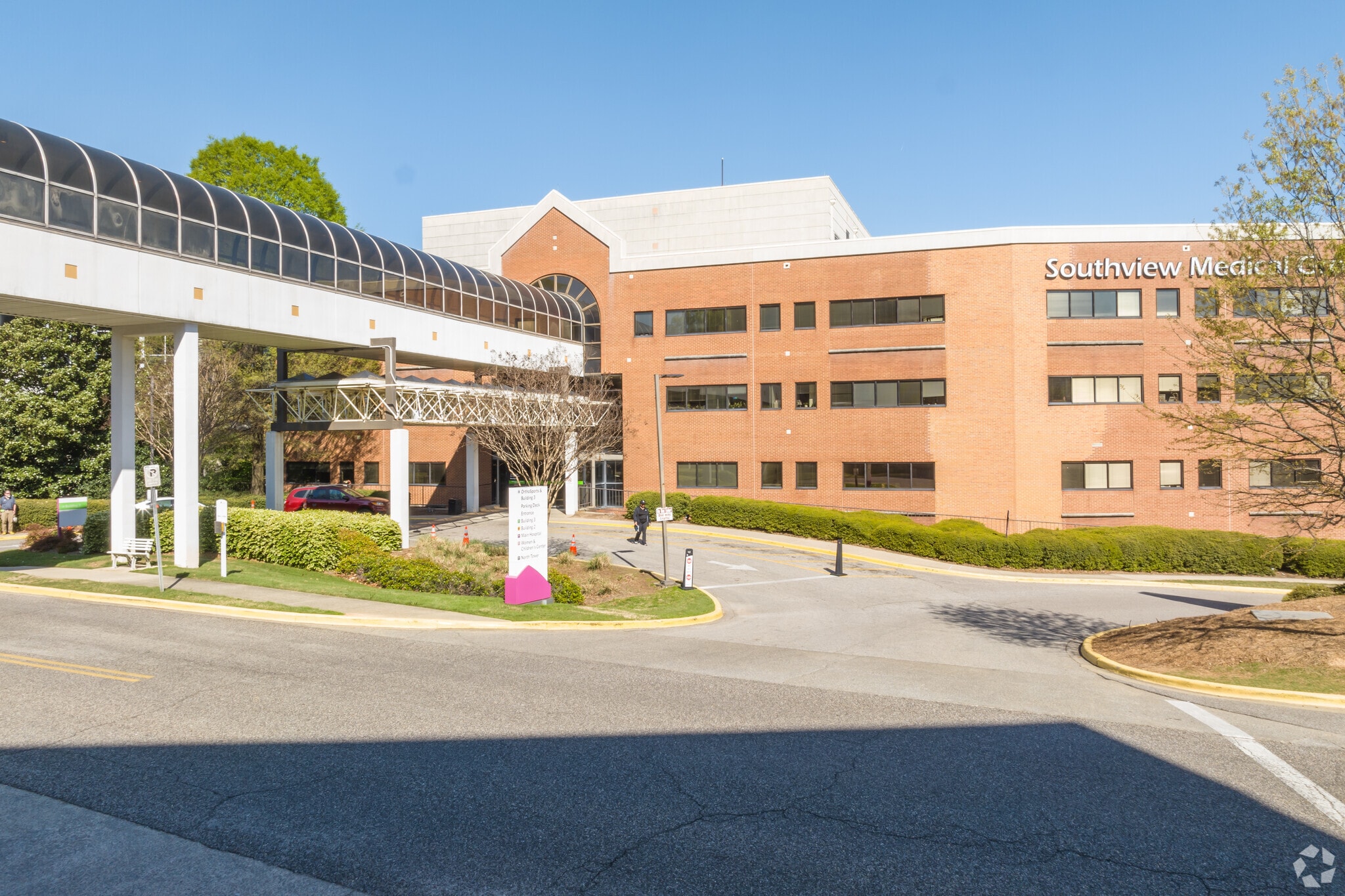 833 Saint Vincents Dr, Birmingham, AL to rent Primary Photo- Image 1 of 6