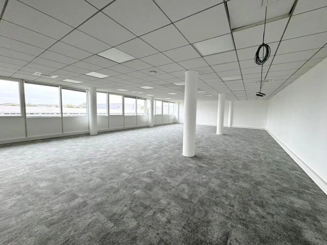 Office in Argenteuil to rent Interior Photo- Image 1 of 22