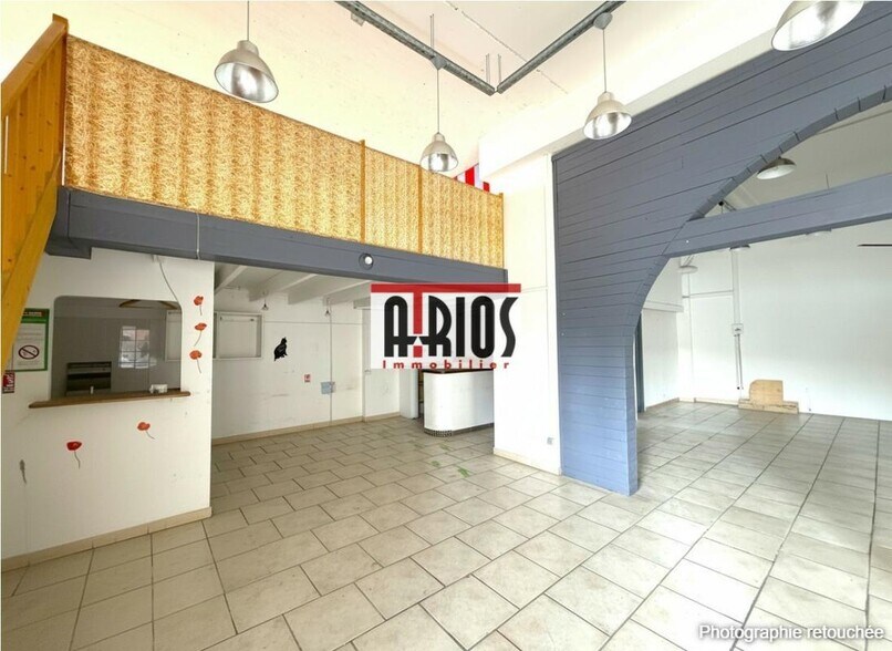 Retail in Hyères to rent - Interior Photo - Image 1 of 5