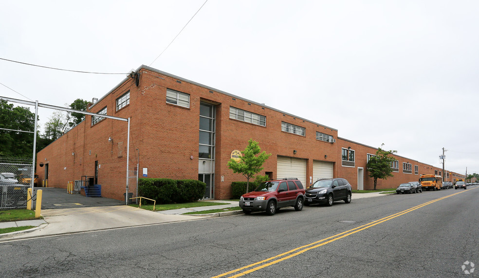 3000 V St NE, Washington, DC for rent - Building Photo - Image 1 of 9