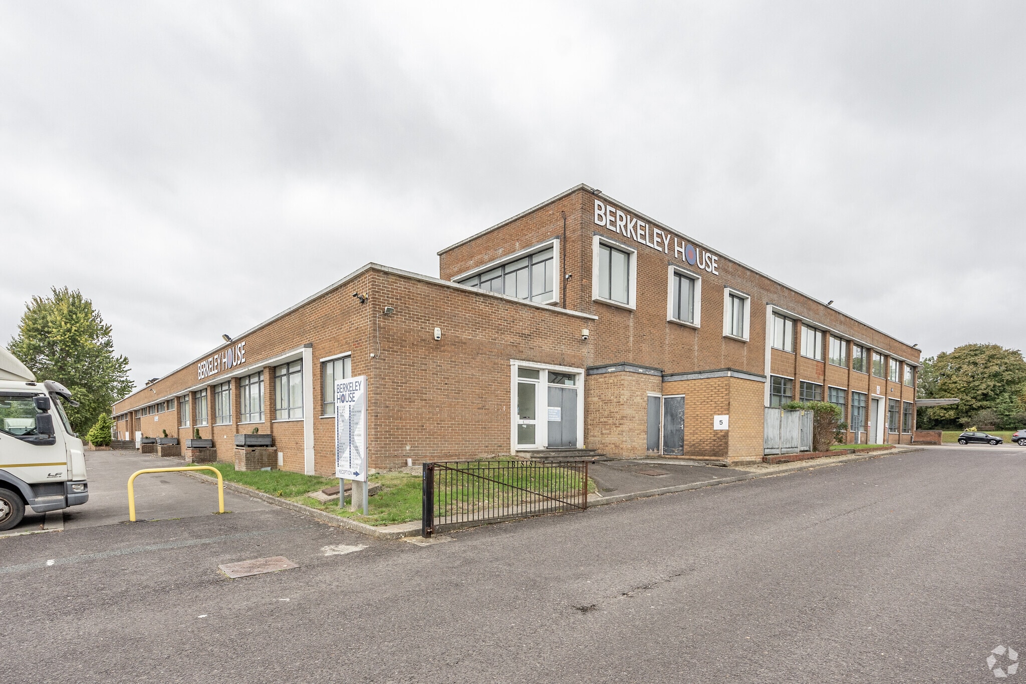 Hunts Rise, Swindon to rent Primary Photo- Image 1 of 12
