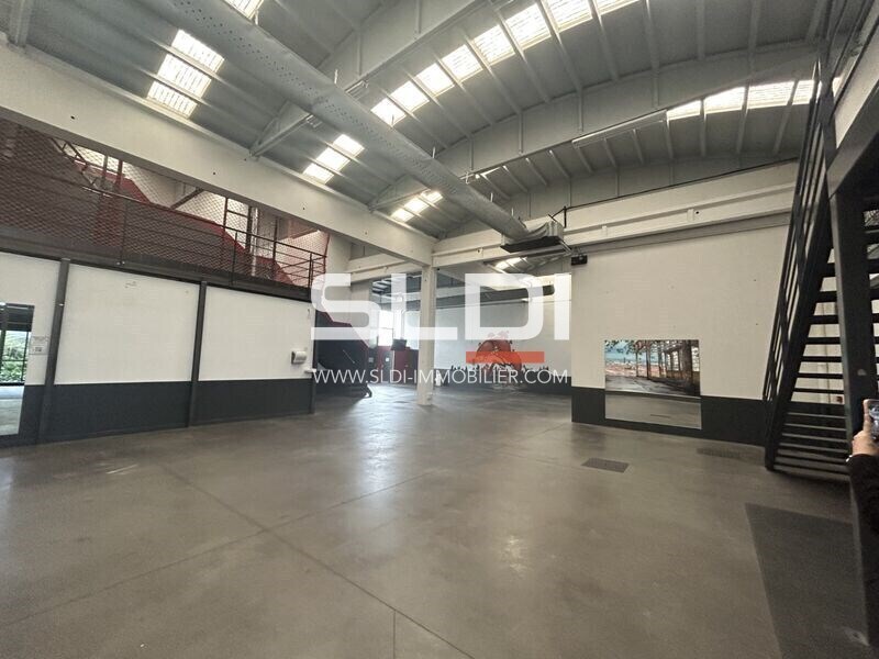 Light Industrial in Genay to rent Interior Photo- Image 1 of 8
