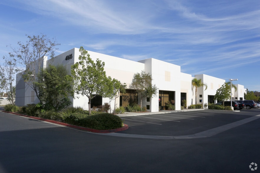 61,318' of Ind'l Multi-Unit + Extra Land portfolio of 4 properties for sale on LoopNet.co.uk - Building Photo - Image 3 of 4