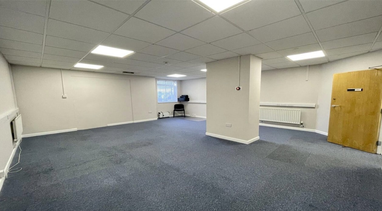 12 Tallon Rd, Brentwood to rent Interior Photo- Image 1 of 3