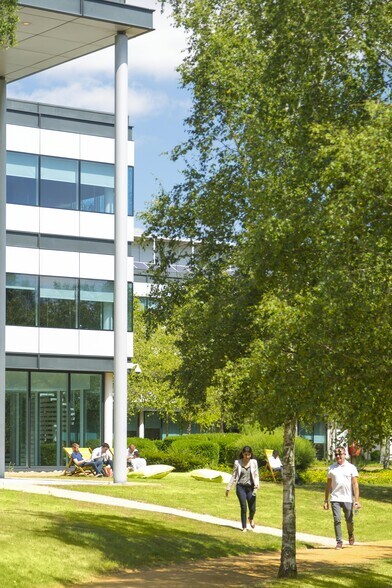 250 Longwater Ave, Reading to rent - Building Photo - Image 3 of 7