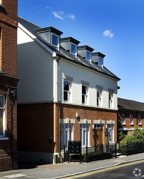 9-11 Chertsey St, Guildford to rent - Building Photo - Image 2 of 9