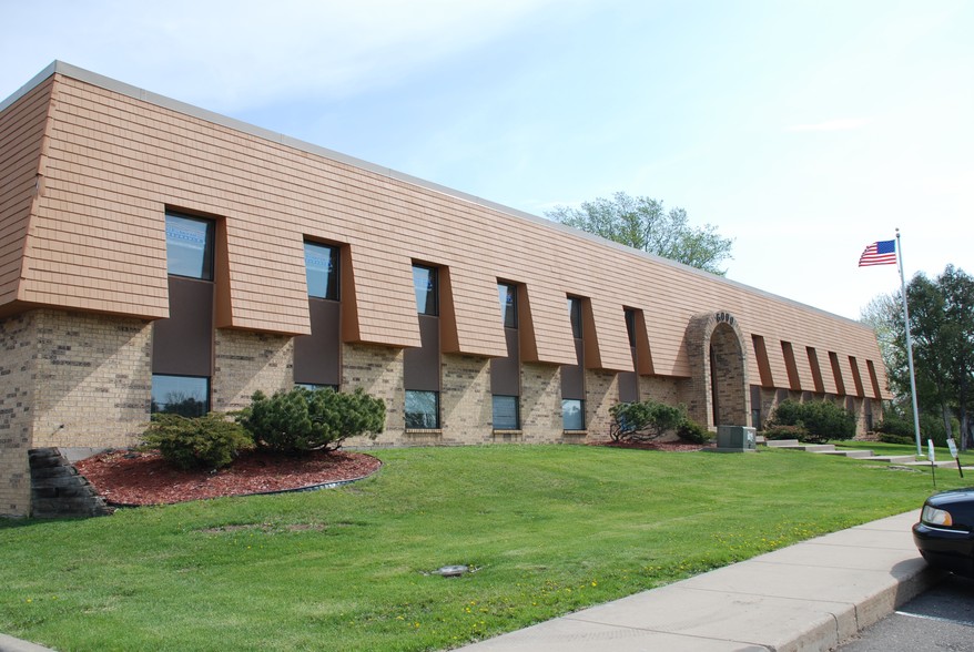 6000 Bass Lake Rd, Minneapolis, MN for rent - Building Photo - Image 1 of 2