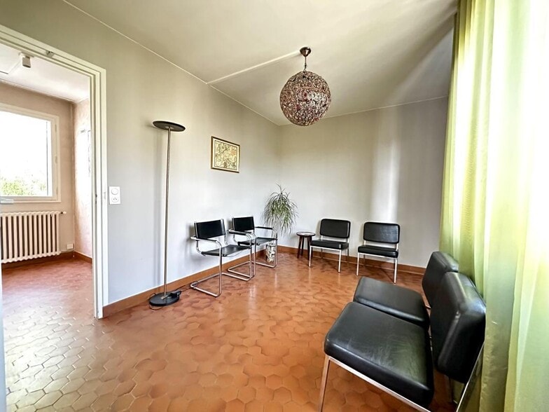 Grande Rue, Verneuil-sur-Seine to rent - Interior Photo - Image 2 of 12