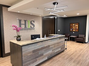 350 S Northwest Hwy, Park Ridge, IL for rent Lobby- Image 2 of 20