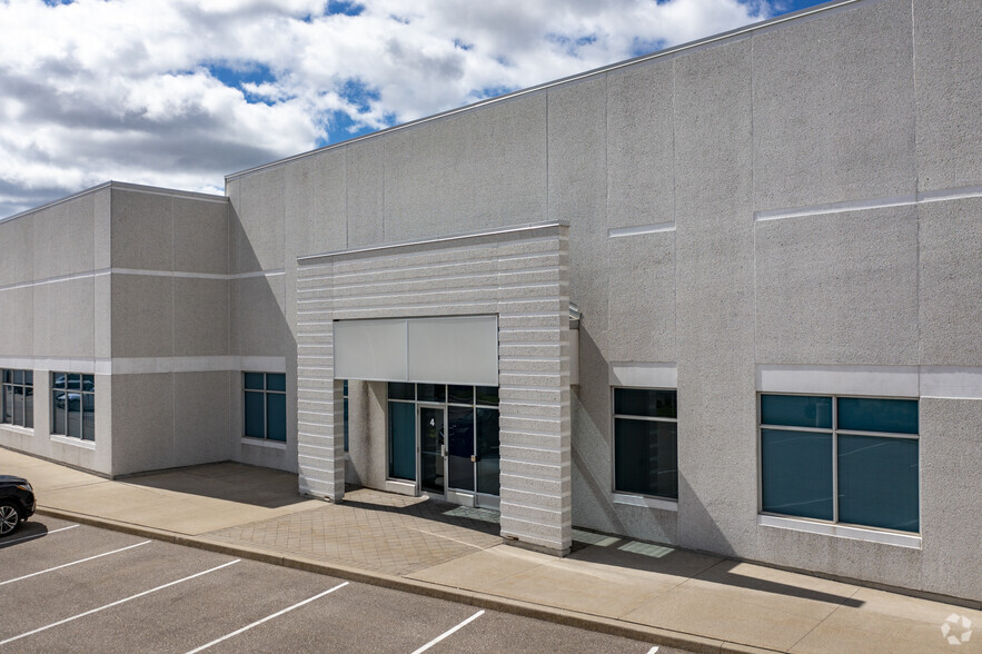 3500 Ridgeway Dr, Mississauga, ON for rent - Building Photo - Image 3 of 4