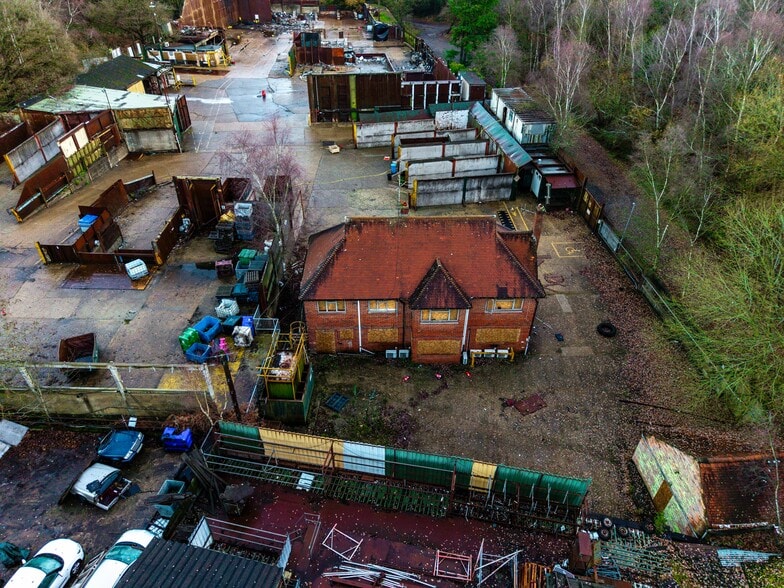 Vigo Ln, Yateley to rent - Primary Photo - Image 1 of 1