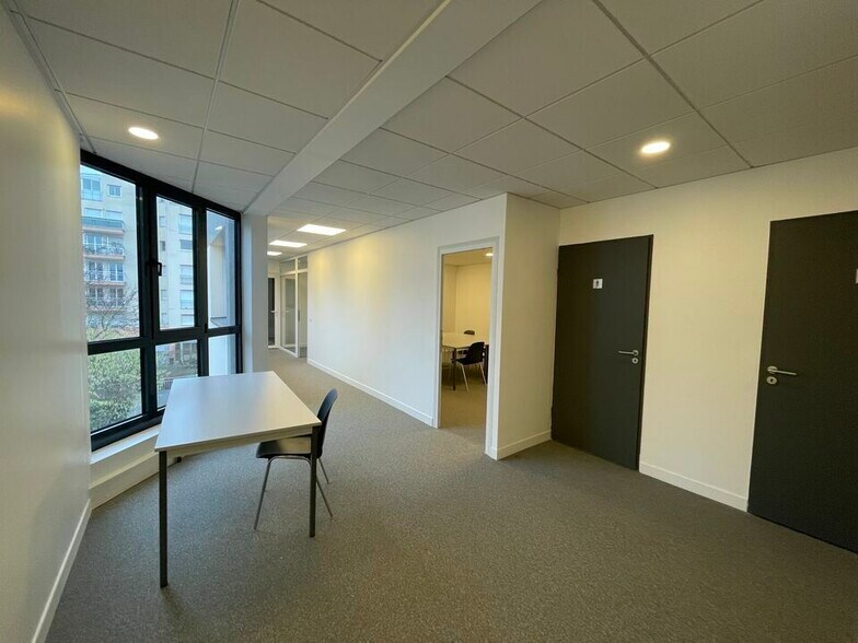 Office in Clichy to rent - Interior Photo - Image 3 of 11