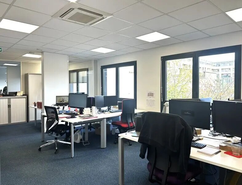 Vente Bureaux 135 m² - Photo 1