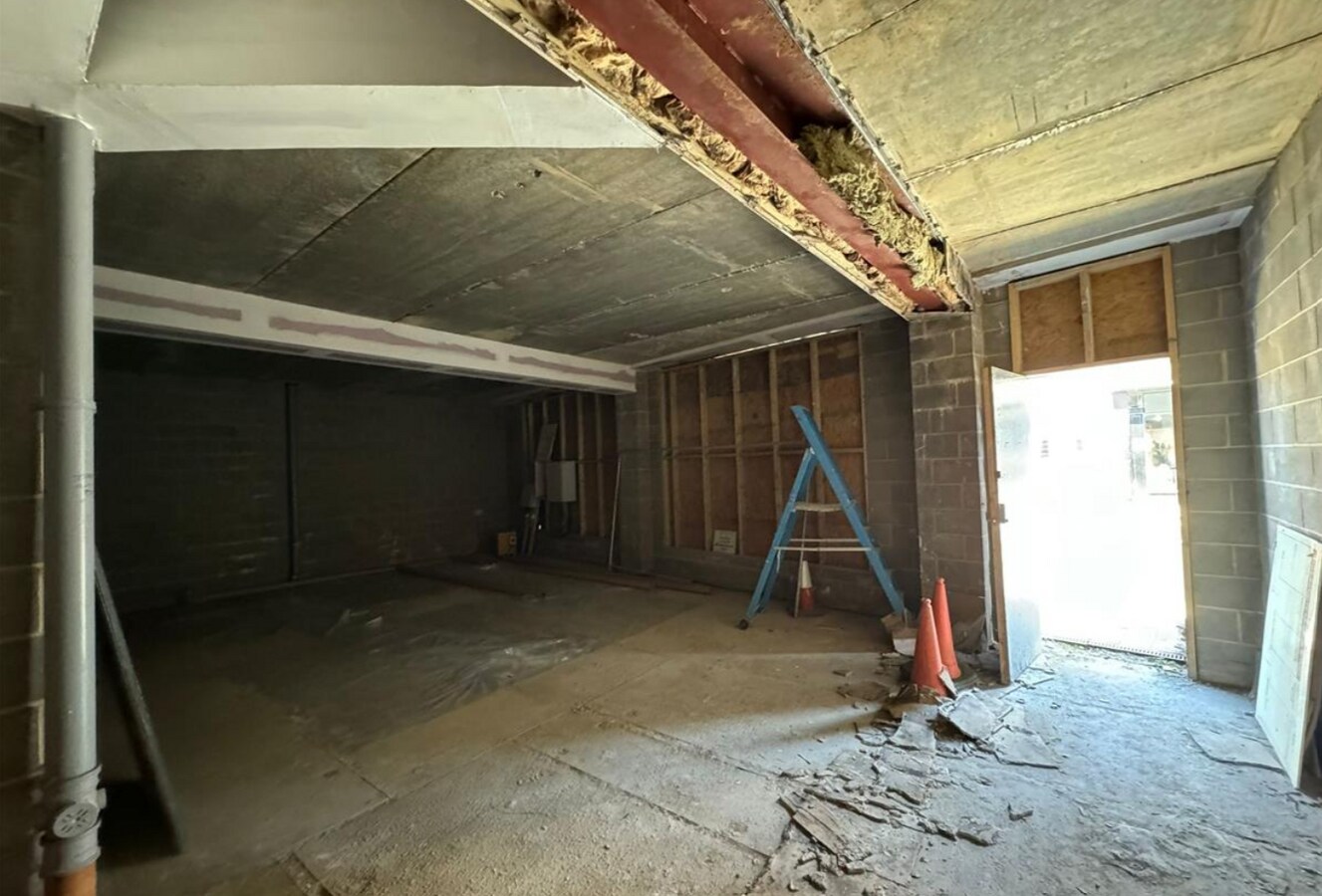 31-34 Bartholomew St, Newbury, BKS RG14 5LL - Unit Retail - - Interior Photo - Image 1 of 2