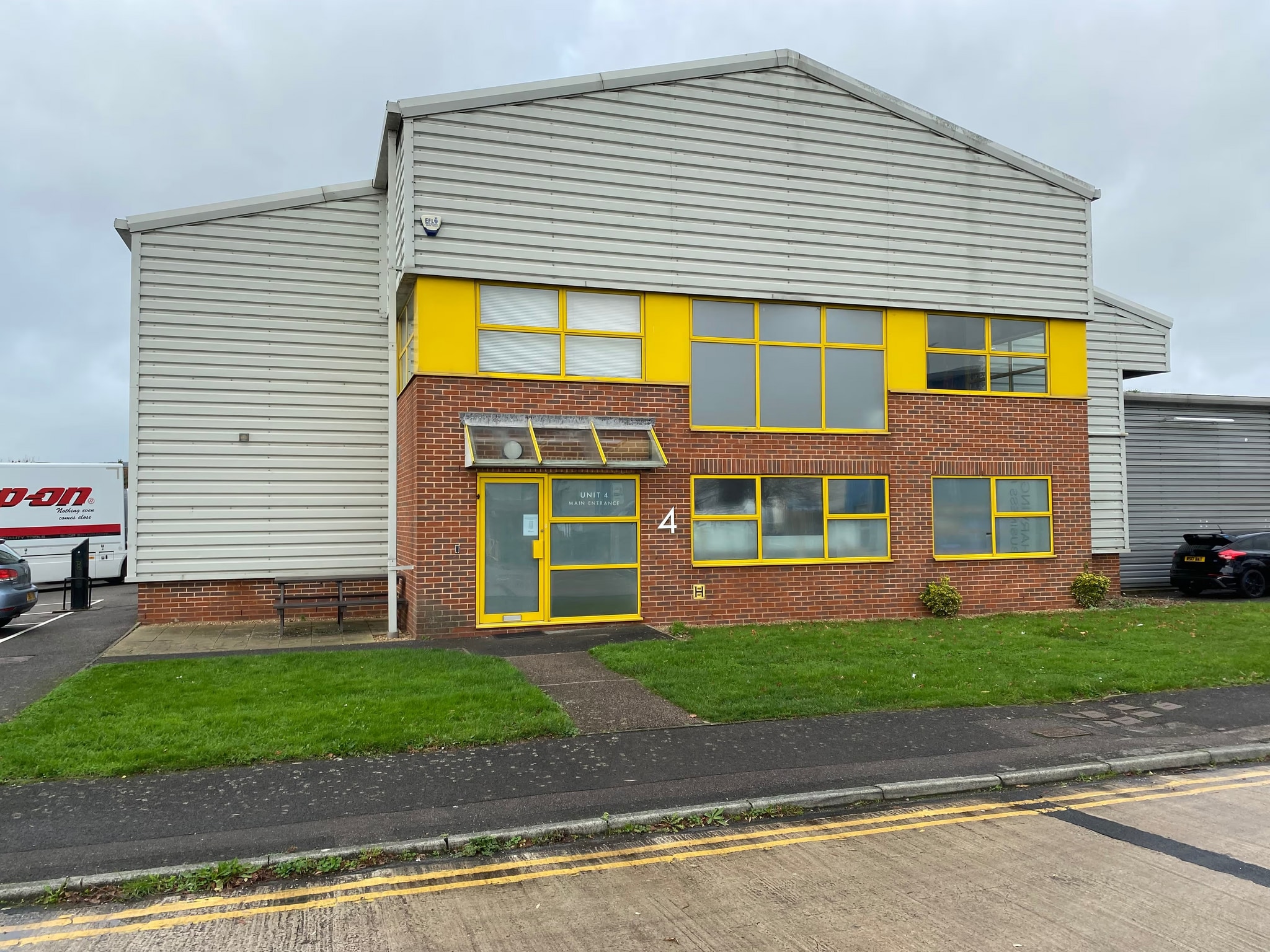 Unit 4 Brampton Rd, Eastbourne to rent Building Photo- Image 1 of 9