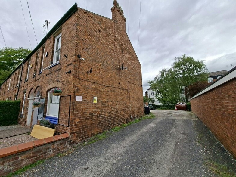 31 Tatton St, Knutsford to rent - Building Photo - Image 2 of 10