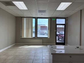 31900 Mission Trl, Lake Elsinore, CA to rent Interior Photo- Image 1 of 5