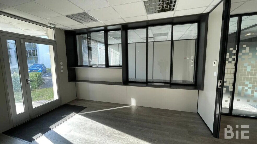 Office in Mérignac to rent - Interior Photo - Image 3 of 9