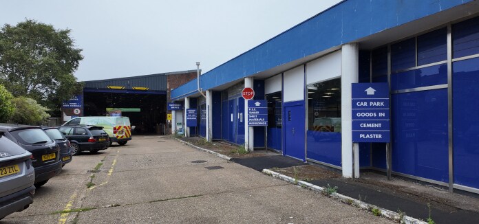 Queens Ave, Watford for sale - Building Photo - Image 2 of 6