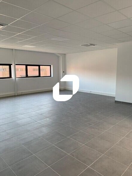 Rue Marguerite Perey, Taverny to rent - Building Photo - Image 2 of 8