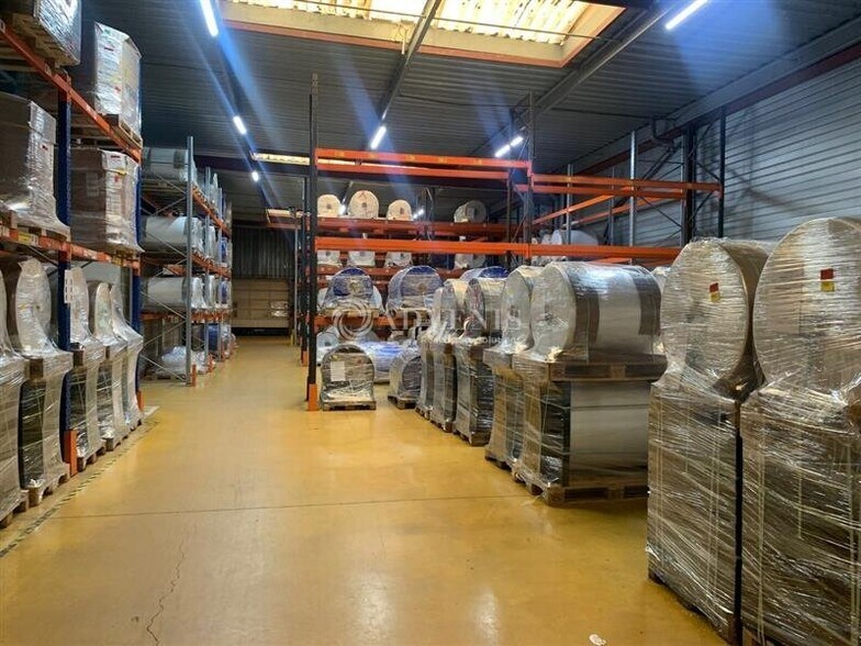 Industrial in Vendome to rent - Interior Photo - Image 3 of 8