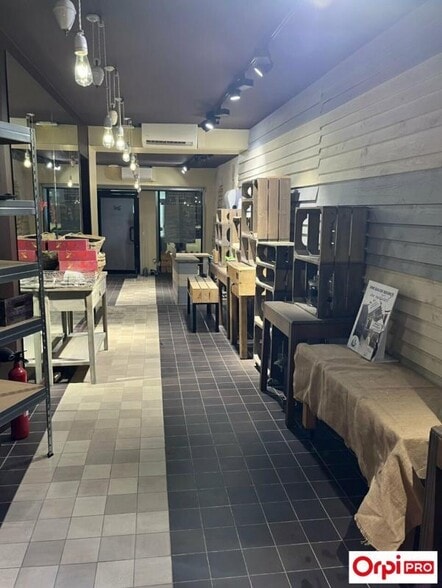 Industrial in Lyon to rent - Interior Photo - Image 3 of 5