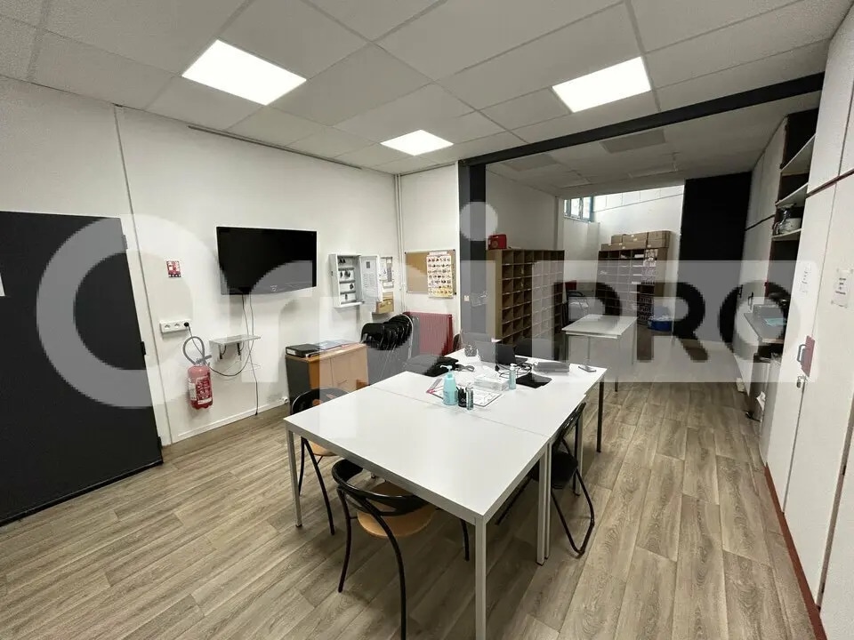 Location Bureaux 110 m² - Photo 1