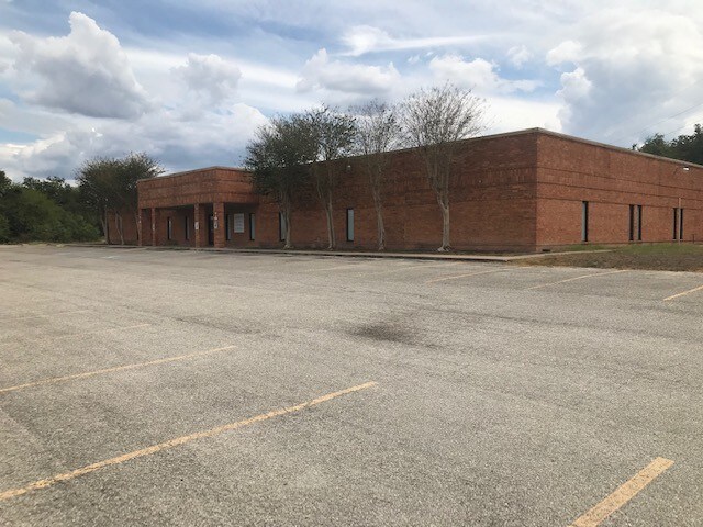 1800 S Washington St, Beeville, TX for sale - Primary Photo - Image 1 of 31