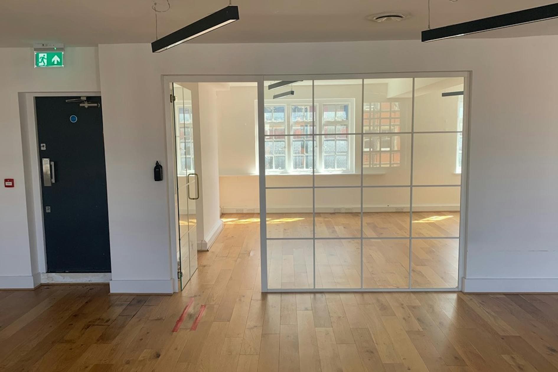 465 Brixton Rd, London to rent Interior Photo- Image 1 of 3