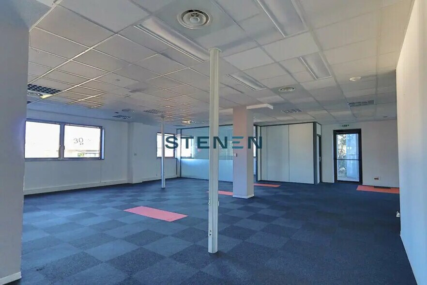 Office in Aix-en-Provence to rent - Interior Photo - Image 3 of 9