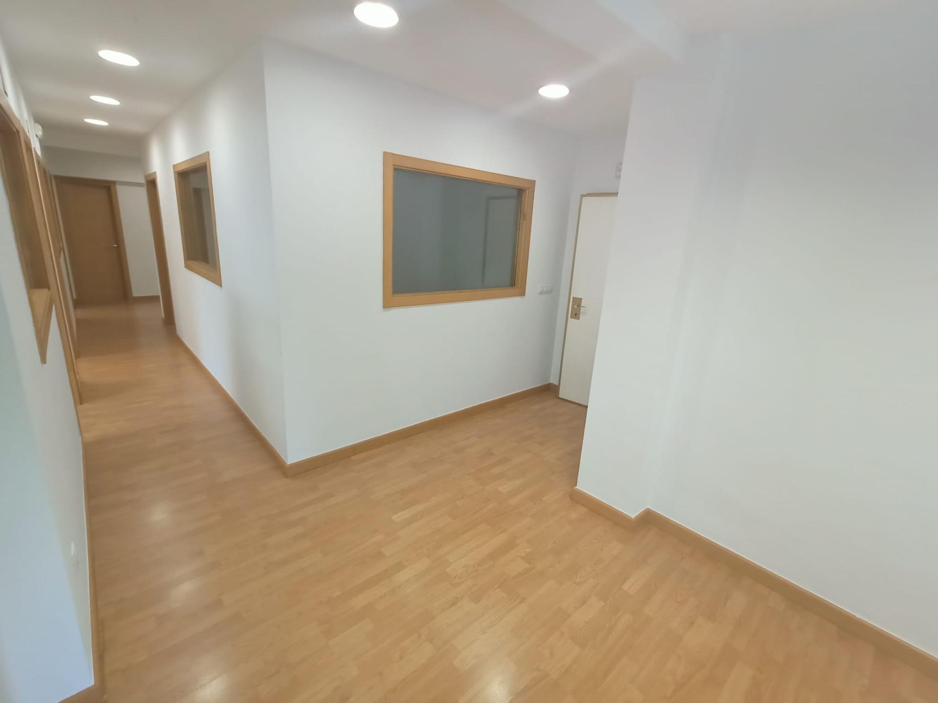 Office in Cáceres, Cáceres for sale Primary Photo- Image 1 of 11