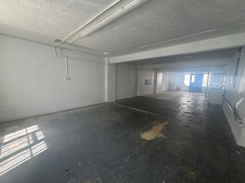 Units 5A, 5B, 5C Wayside, Commerce Way, Lancing to rent - Interior Photo - Image 3 of 4