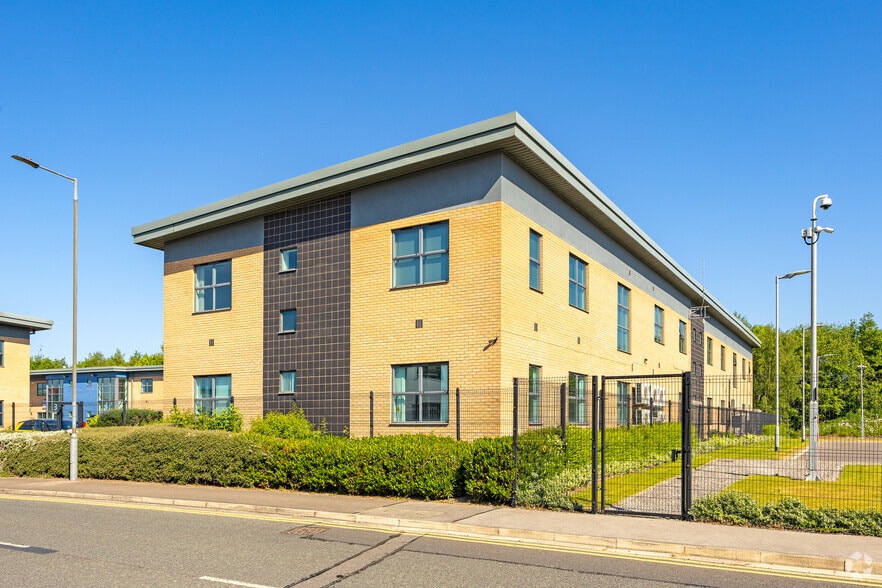 Henry Boot Way, Hull to rent - Building Photo - Image 3 of 4