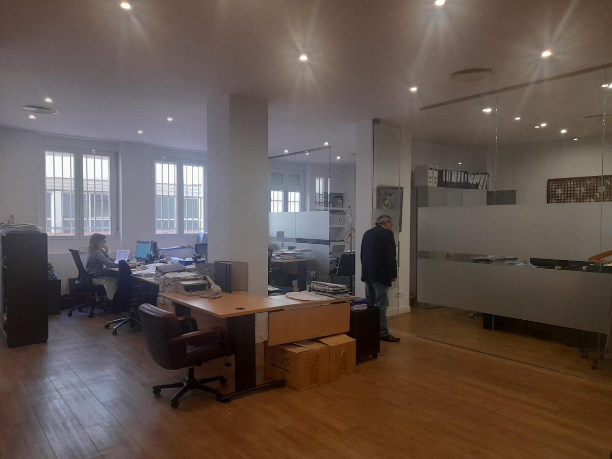 Madrid, MAD 28006 - Unit DR -  - Interior Photo - Image 1 of 17