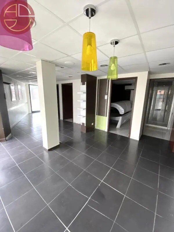 Retail in Blagnac for sale Interior Photo- Image 1 of 6