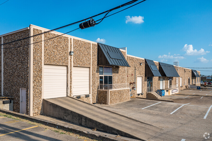 11510-11530 Grissom Ln, Dallas, TX for rent - Building Photo - Image 2 of 8