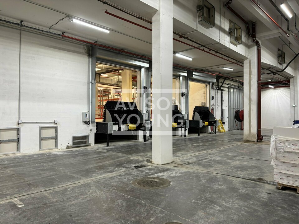 Industrial in Paris to rent Interior Photo- Image 1 of 8