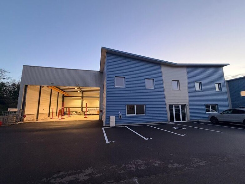 Light Industrial in Béligneux for sale - Building Photo - Image 2 of 15