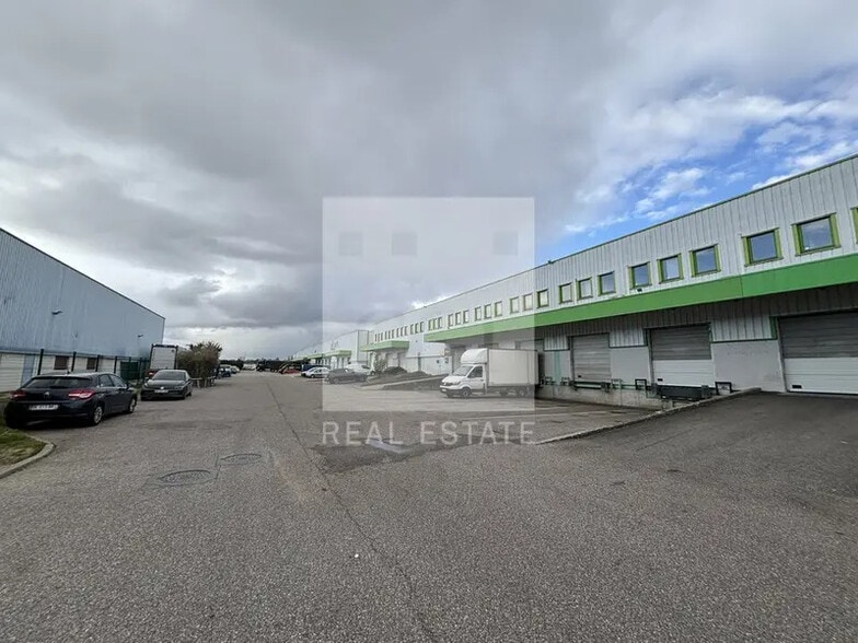 Light Industrial in Genas to rent - Building Photo - Image 2 of 19