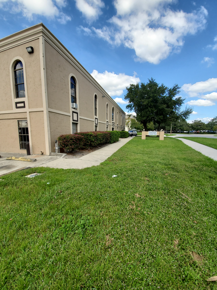 1225 Bennett Dr, Longwood, FL for rent - Building Photo - Image 3 of 9